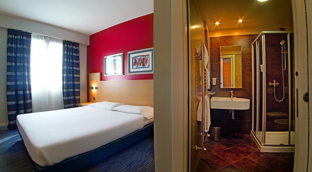 Hotel Sporting Cologno Cologno Monzese Room photo