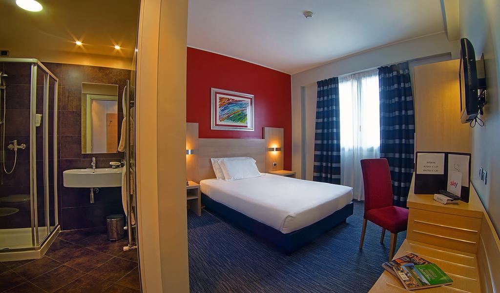 Hotel Sporting Cologno Cologno Monzese Room photo